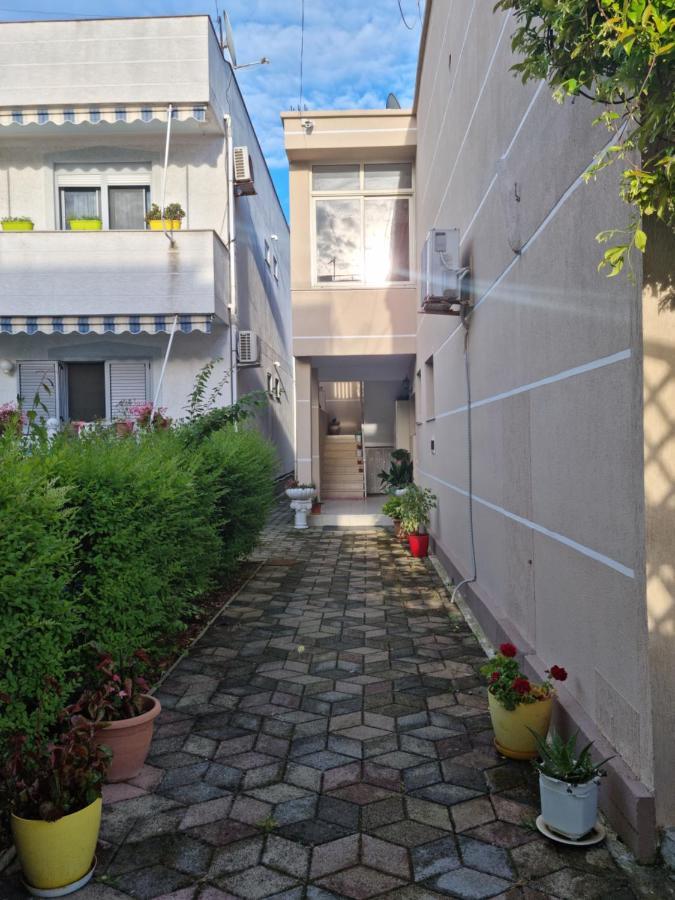 Guesthouse Novi Durrës Exteriör bild