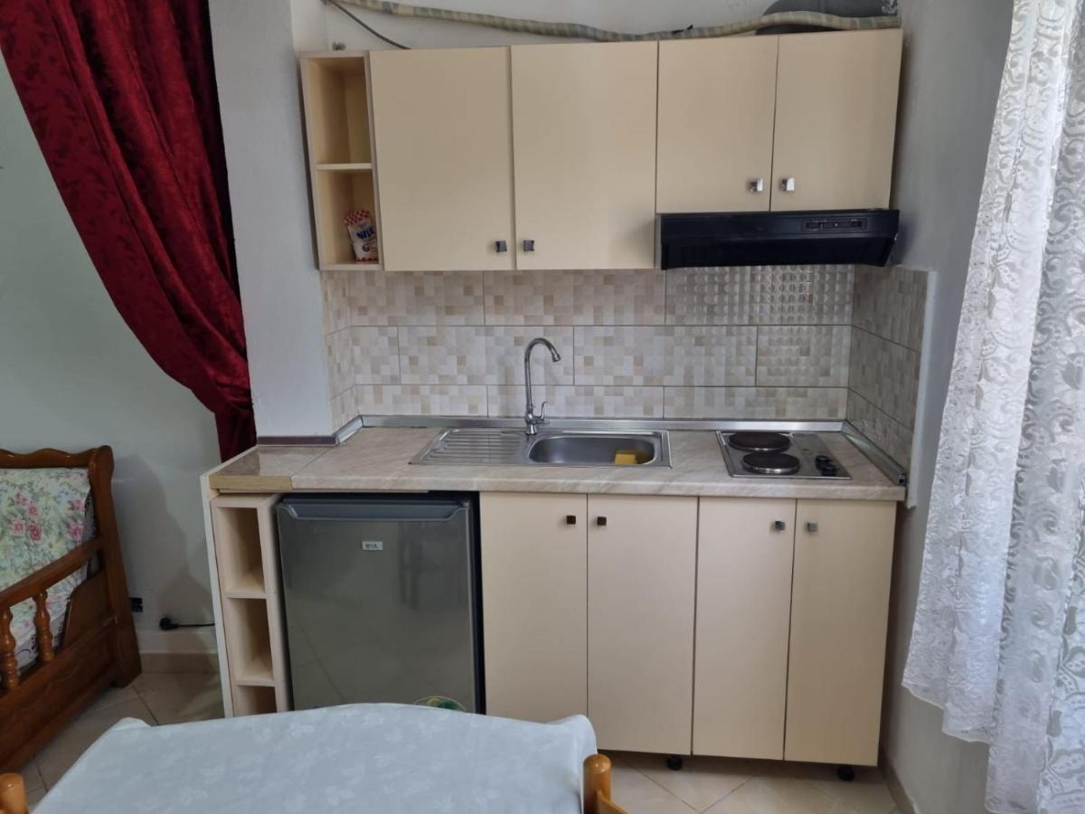 Guesthouse Novi Durrës Exteriör bild