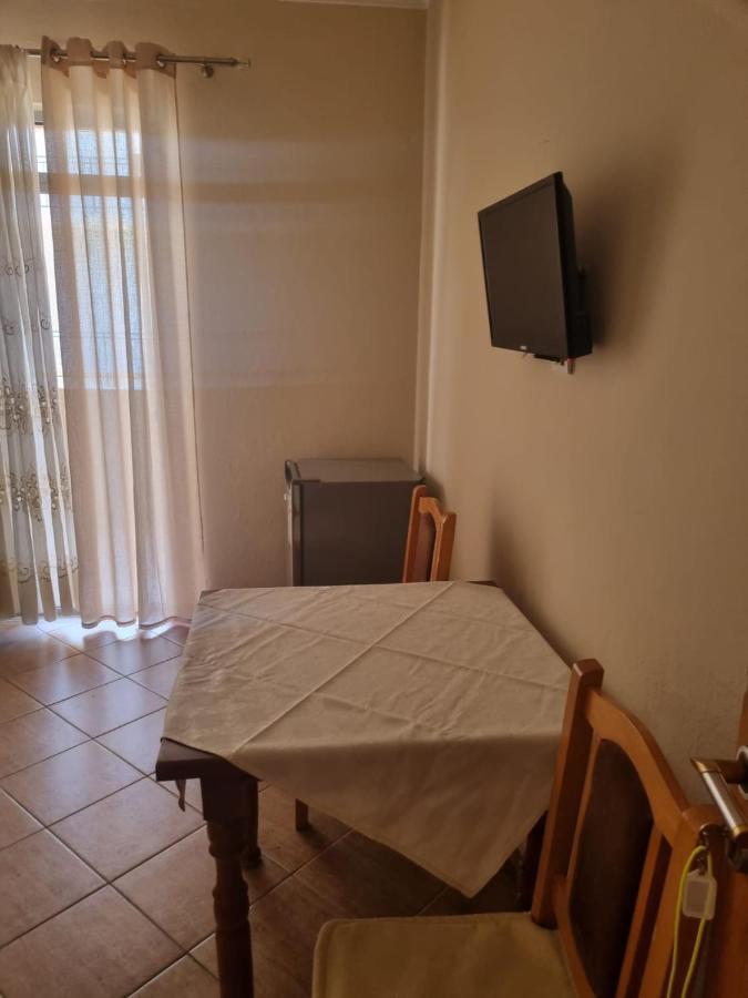 Guesthouse Novi Durrës Exteriör bild