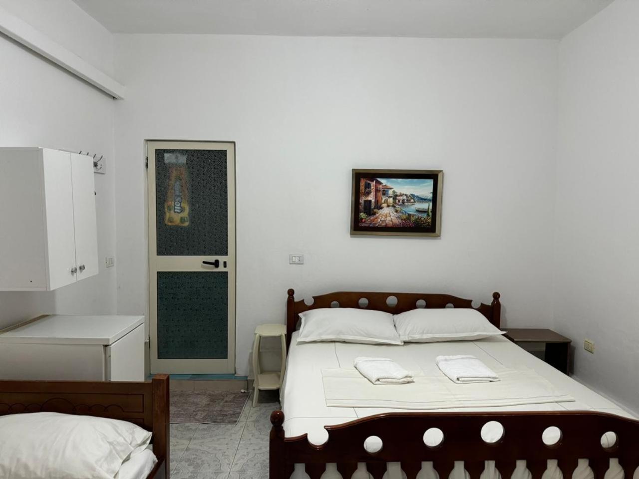 Guesthouse Novi Durrës Exteriör bild