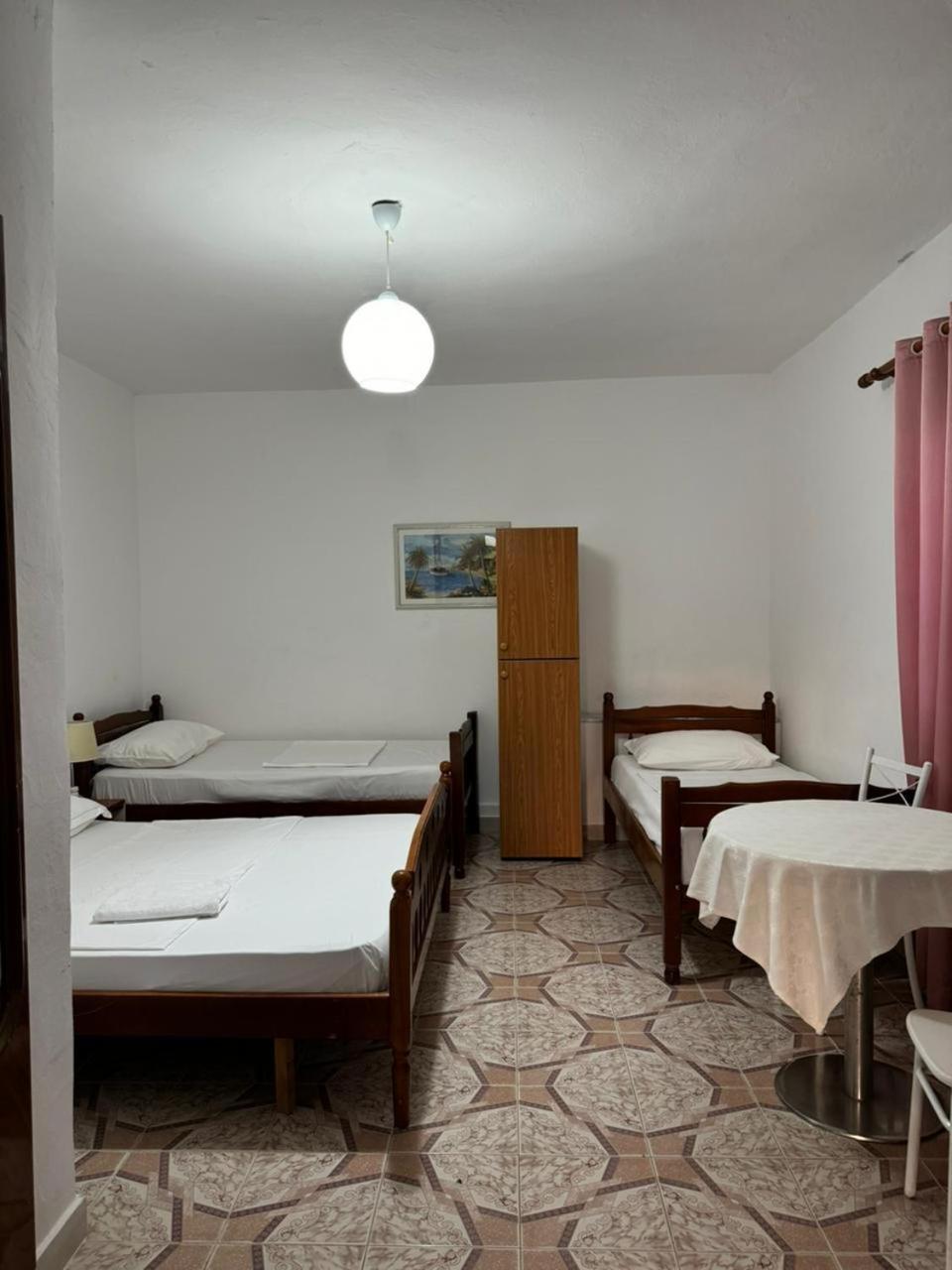 Guesthouse Novi Durrës Rum bild