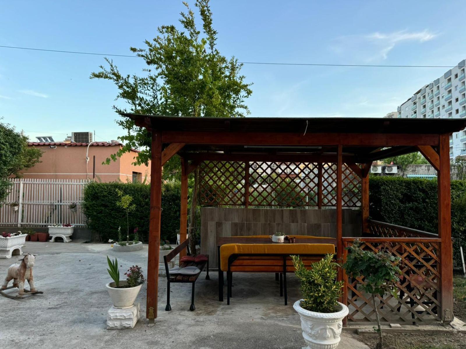 Guesthouse Novi Durrës Exteriör bild
