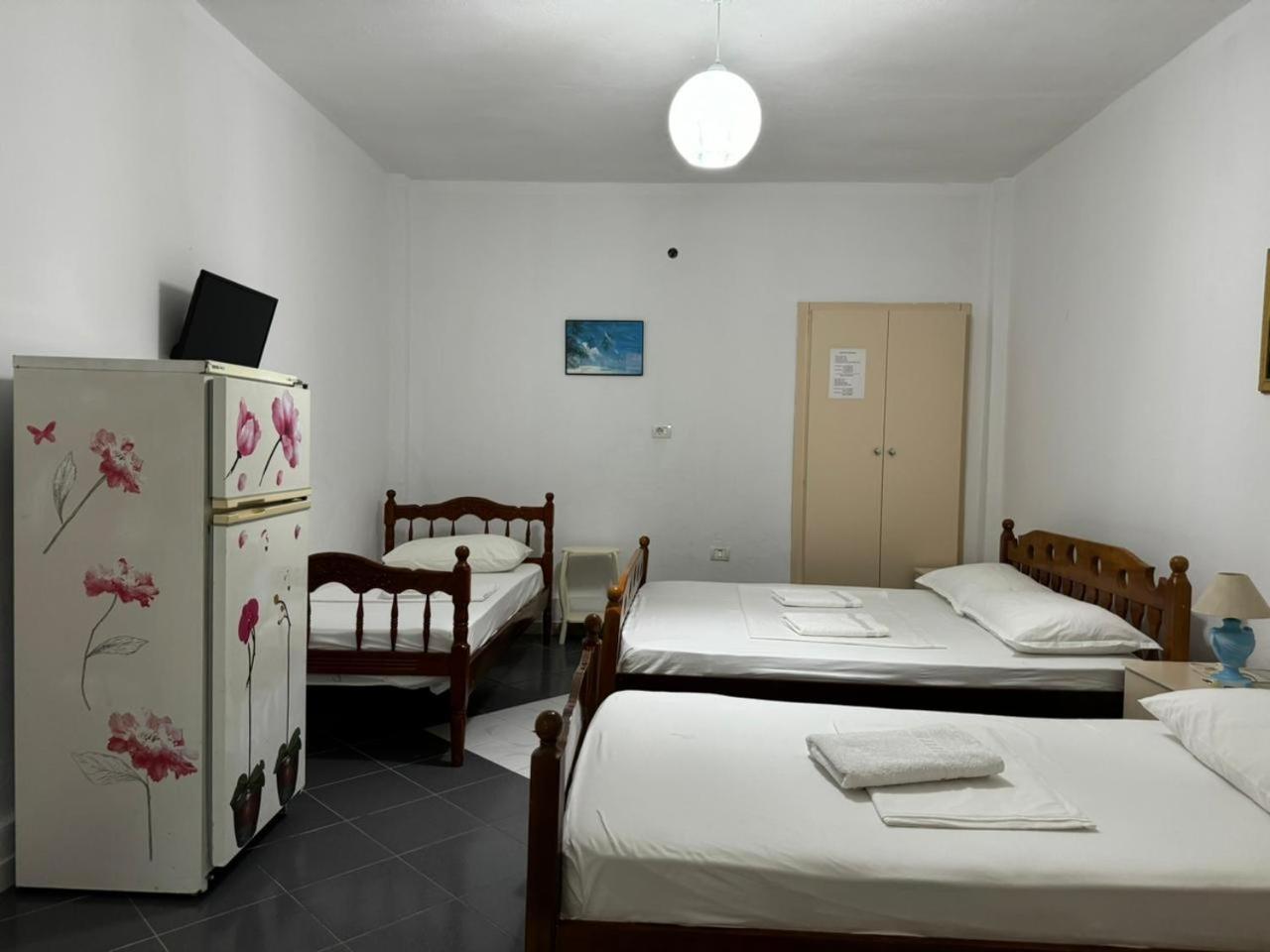 Guesthouse Novi Durrës Exteriör bild