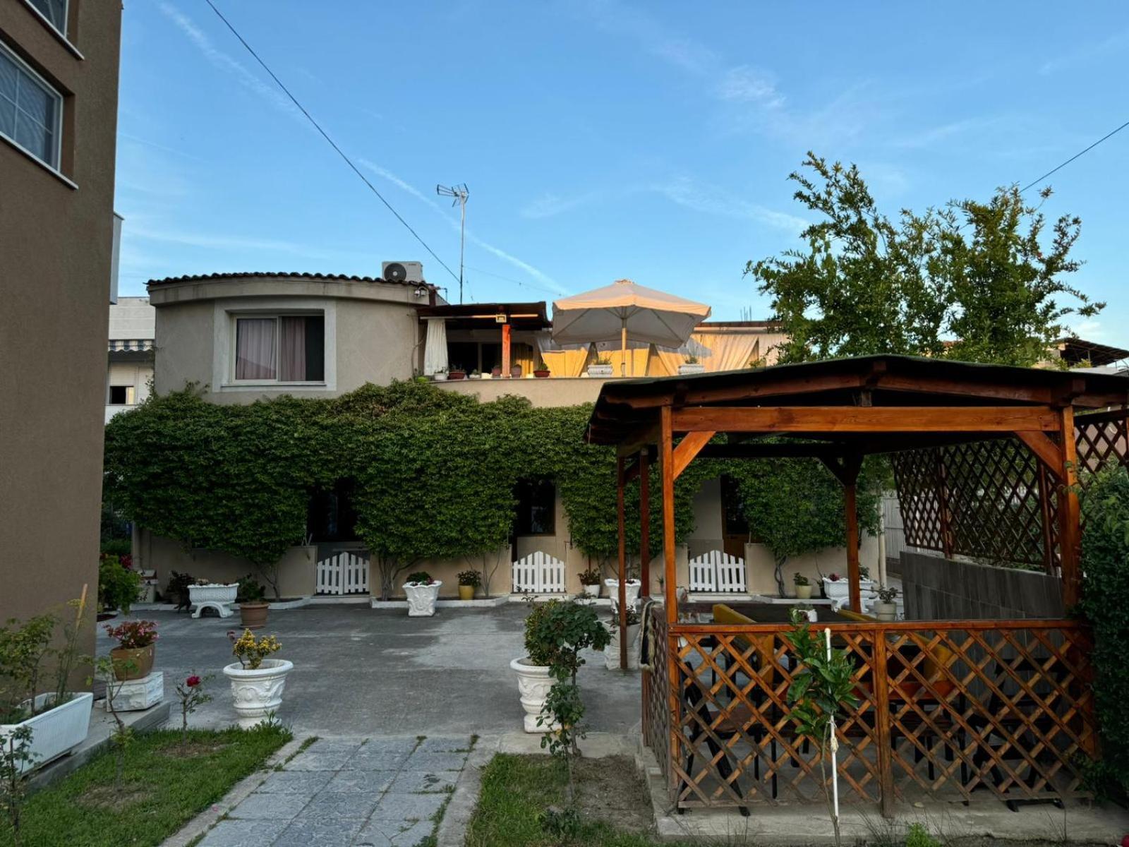 Guesthouse Novi Durrës Exteriör bild