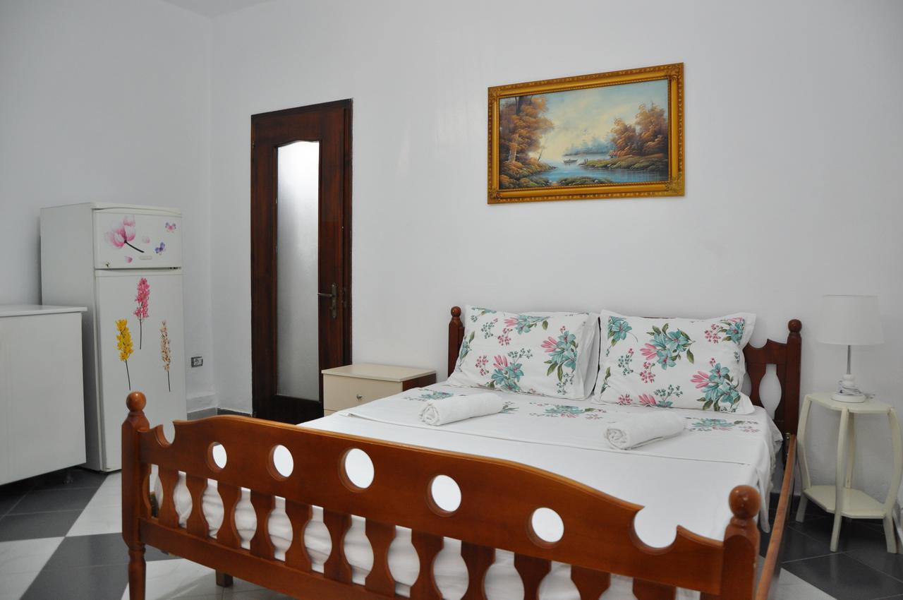 Guesthouse Novi Durrës Exteriör bild